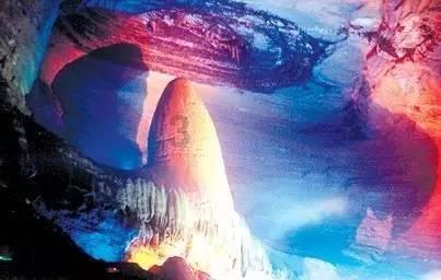午休的“小天井”热闹非凡,师生一起跳舞玩耍放松心情