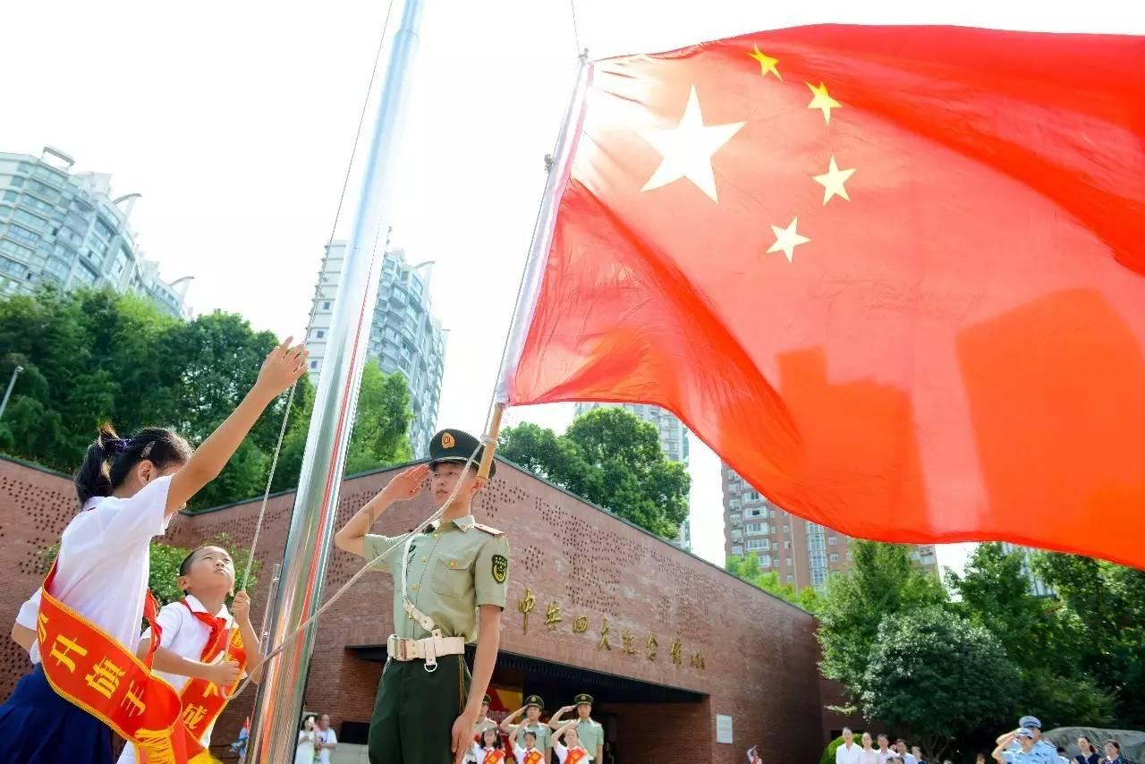 救援俏皮女孩