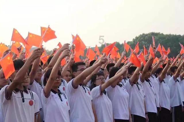 萌僵尸大战2破解版无限金币钻石游戏画面