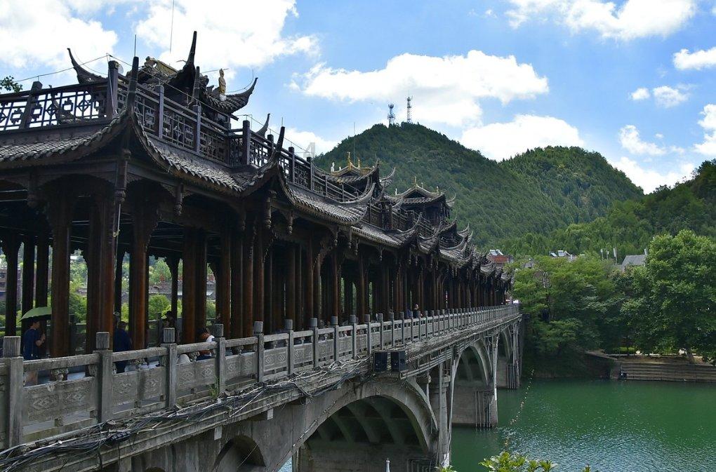 海贼王1105：炸裂，黄猿搞大动作抹杀土星圣，熊注定牺牲在蛋头岛